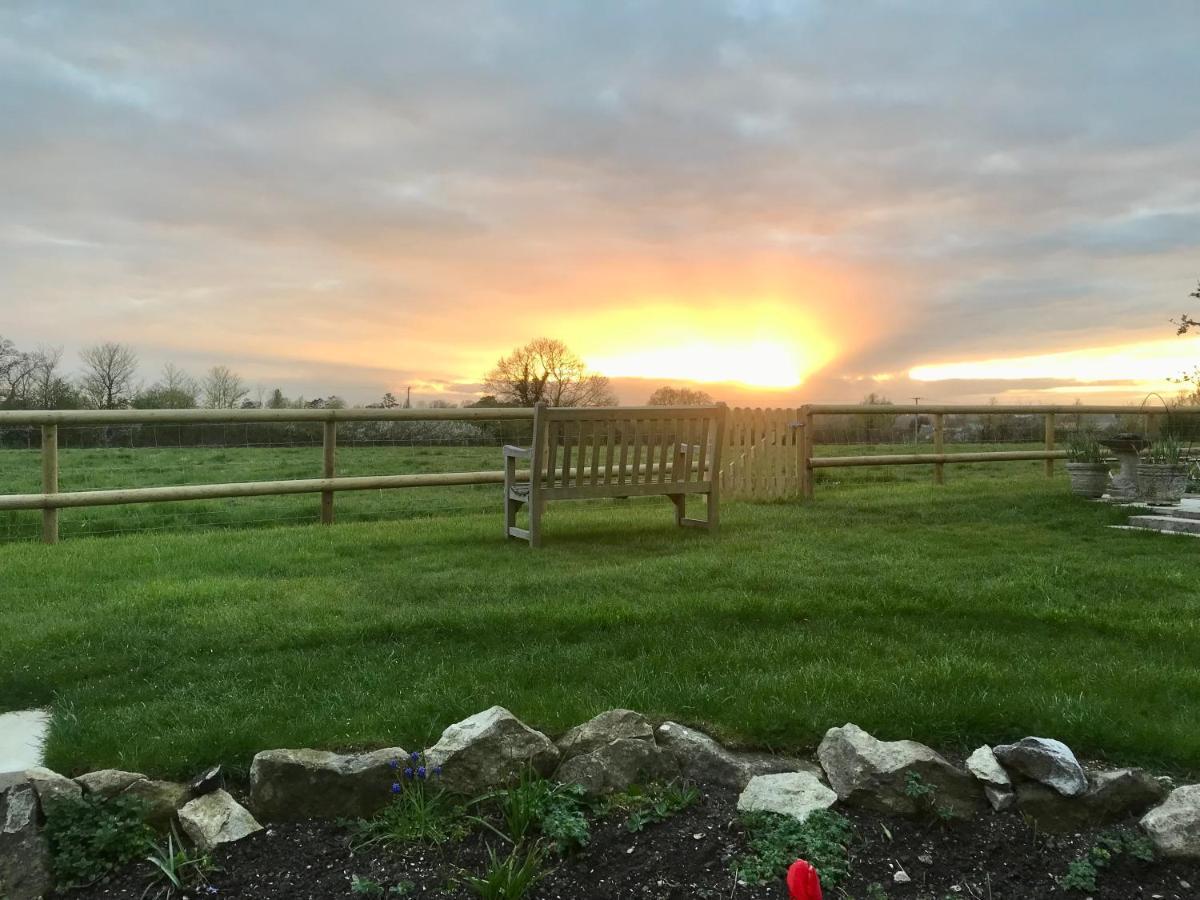 Charming Modernized Country Cottage Near Mere, Wiltshire 米尔 外观 照片