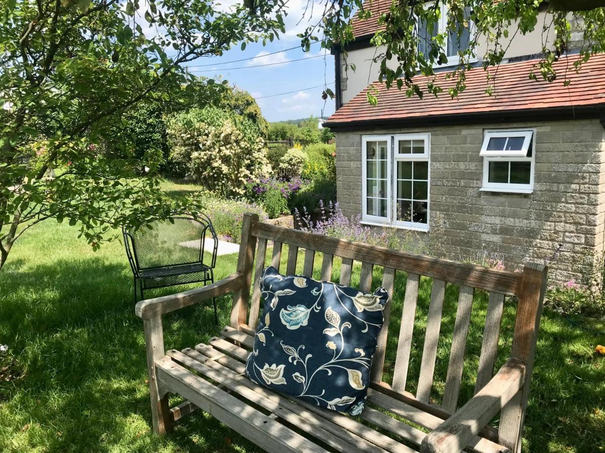 Charming Modernized Country Cottage Near Mere, Wiltshire 米尔 外观 照片