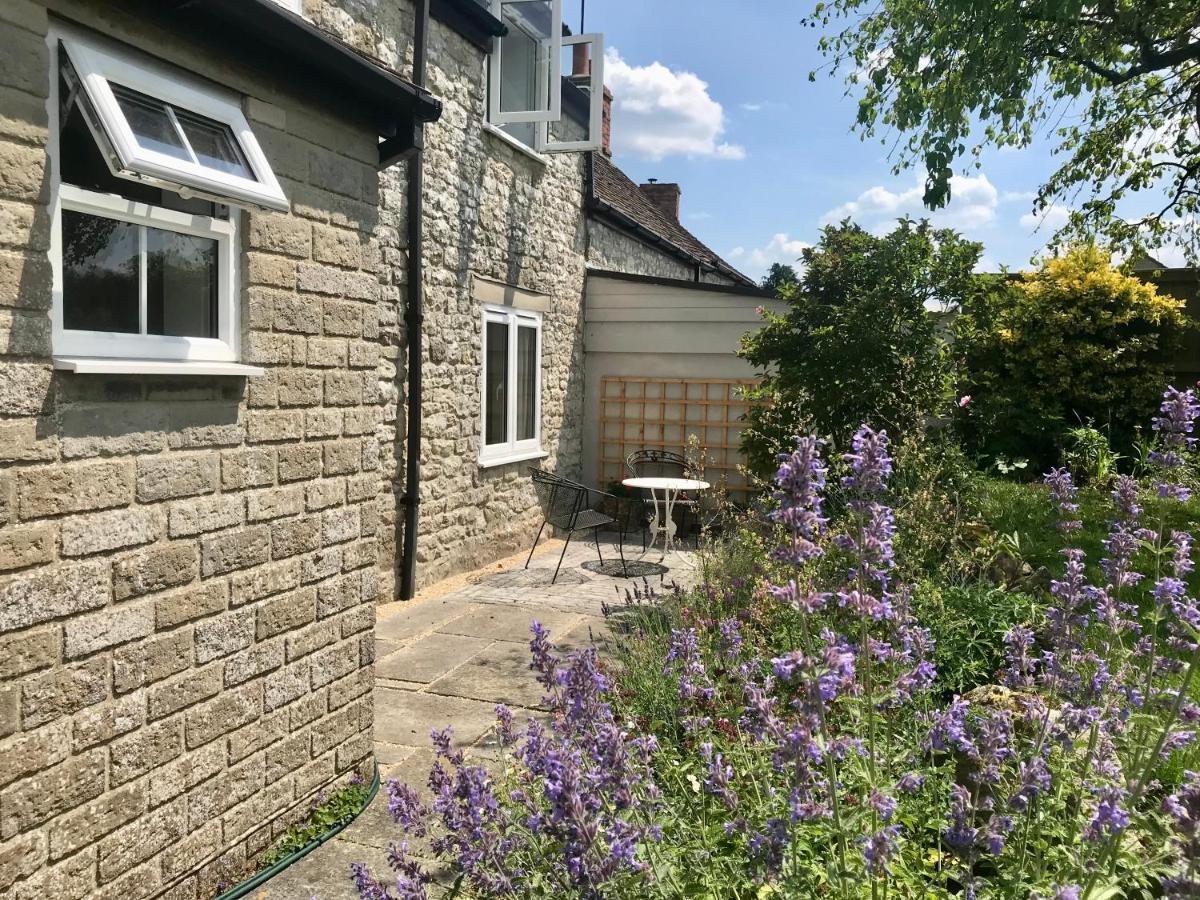 Charming Modernized Country Cottage Near Mere, Wiltshire 米尔 外观 照片